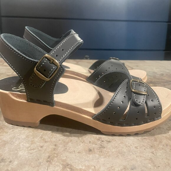 Sven Shoes - Sven Leather and Wood black clog sandal